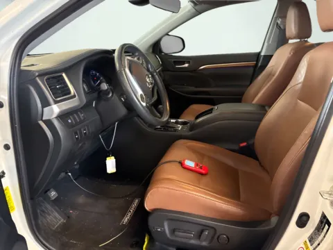 More photos of 2019 Toyota Highlander Hybrid Limited at AutoGiant USA Fishers, IN