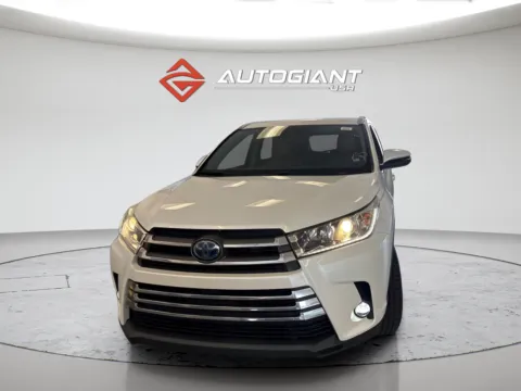 White 2019 Toyota Highlander Hybrid Limited for sale in Fishers, IN