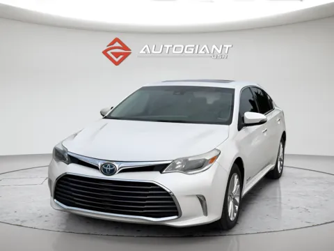 White 2018 Toyota Avalon Hybrid Limited for sale in Fishers, IN