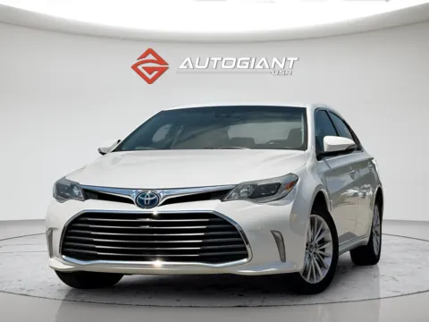 White 2018 Toyota Avalon Hybrid Limited for sale in Fishers, IN