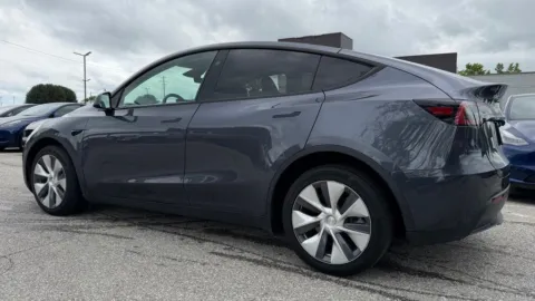 More photos of 2023 Tesla Model Y Long Range at AutoGiant USA Fishers, IN