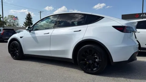 More photos of 2023 Tesla Model Y Long Range at AutoGiant USA Fishers, IN