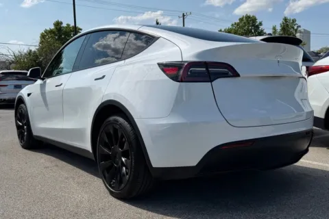 More photos of 2023 Tesla Model Y Long Range at AutoGiant USA Fishers, IN