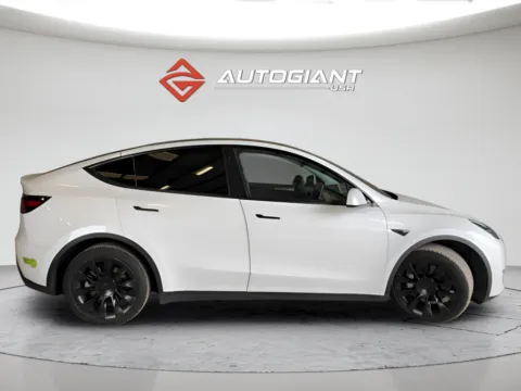 More photos of 2023 Tesla Model Y Long Range at AutoGiant USA Fishers, IN