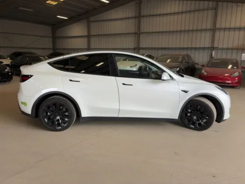 More photos of 2023 Tesla Model Y Long Range at AutoGiant USA Fishers, IN