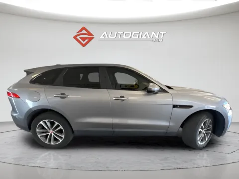 More photos of 2020 Jaguar F-PACE 25t Premium at AutoGiant USA Fishers, IN