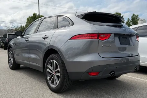 More photos of 2020 Jaguar F-PACE 25t Premium at AutoGiant USA Fishers, IN