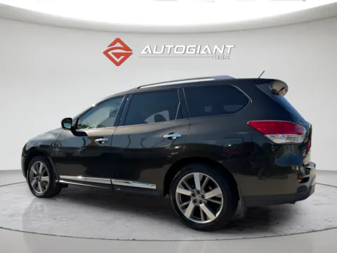 More photos of 2015 Nissan Pathfinder Platinum at AutoGiant USA Fishers, IN