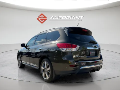 More photos of 2015 Nissan Pathfinder Platinum at AutoGiant USA Fishers, IN