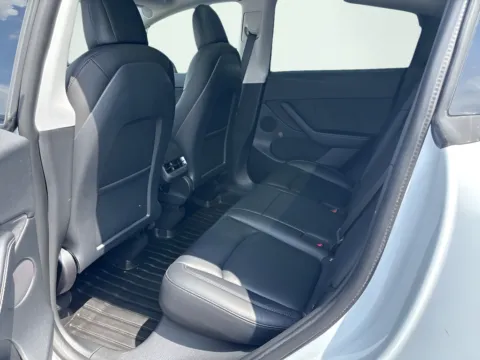 More photos of 2021 Tesla Model Y Long Range at AutoGiant USA Fishers, IN