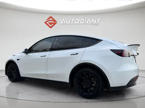 More photos of 2021 Tesla Model Y Long Range at AutoGiant USA Fishers, IN
