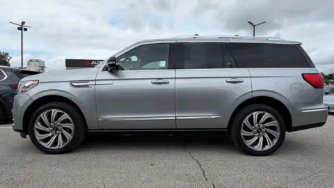 Another view of 2020 Lincoln Navigator Reserve for sale in Fishers, IN at AutoGiant USA Fishers