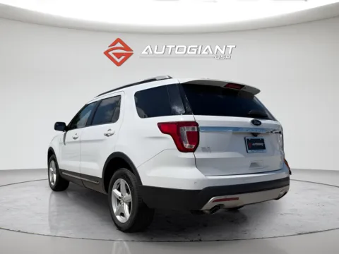More photos of 2017 Ford Explorer XLT at AutoGiant USA Fishers, IN