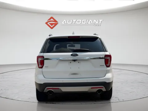 More photos of 2017 Ford Explorer XLT at AutoGiant USA Fishers, IN
