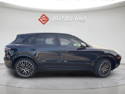 More photos of 2021 Porsche Cayenne at AutoGiant USA Fishers, IN