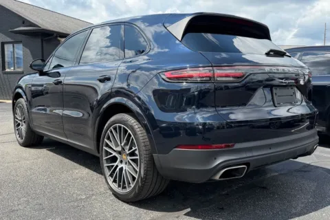 More photos of 2021 Porsche Cayenne at AutoGiant USA Fishers, IN