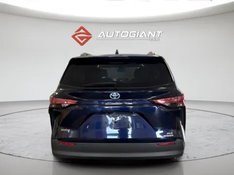 More photos of 2021 Toyota Sienna XLE at AutoGiant USA Fishers, IN