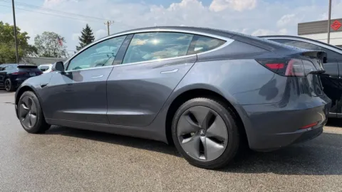 More photos of 2019 Tesla Model 3 Long Range at AutoGiant USA Fishers, IN