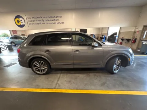 More photos of 2017 Audi Q7 3.0T Prestige at AutoGiant USA Fishers, IN
