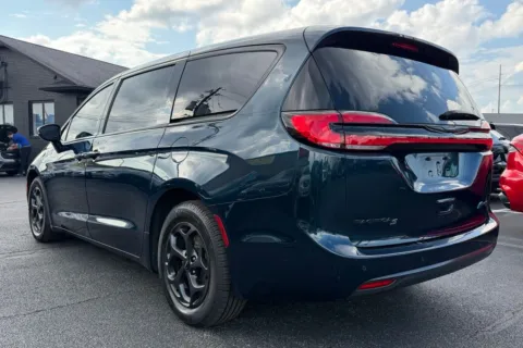 More photos of 2022 Chrysler Pacifica Hybrid Touring L at AutoGiant USA Fishers, IN