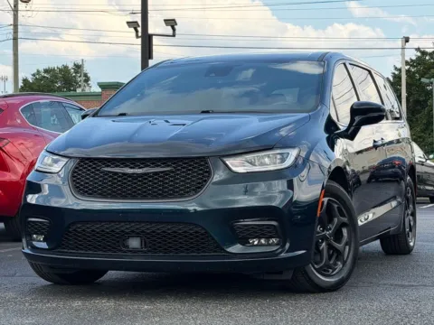 Blue 2022 Chrysler Pacifica Hybrid Touring L for sale in Fishers, IN