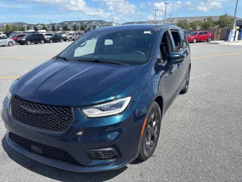 Blue 2022 Chrysler Pacifica Hybrid Touring L for sale in Fishers, IN