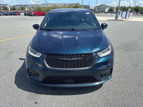 More photos of 2022 Chrysler Pacifica Hybrid Touring L at AutoGiant USA Fishers, IN