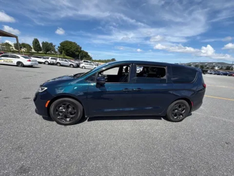 Another view of 2022 Chrysler Pacifica Hybrid Touring L for sale in Fishers, IN at AutoGiant USA Fishers