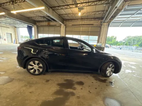 More photos of 2021 Tesla Model Y Performance at AutoGiant USA Fishers, IN
