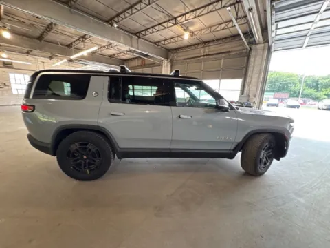 More photos of 2023 Rivian R1S Adventure at AutoGiant USA Fishers, IN