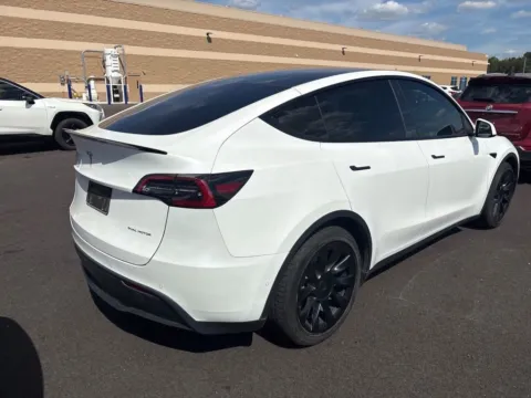 More photos of 2021 Tesla Model Y Long Range at AutoGiant USA Fishers, IN