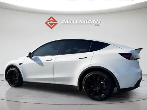 More photos of 2021 Tesla Model Y Long Range at AutoGiant USA Fishers, IN