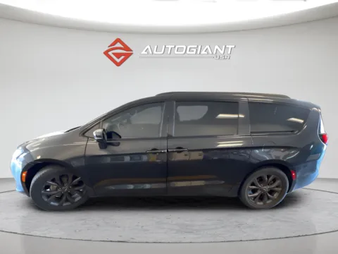 Another view of 2018 Chrysler Pacifica Limited for sale in Fishers, IN at AutoGiant USA Fishers