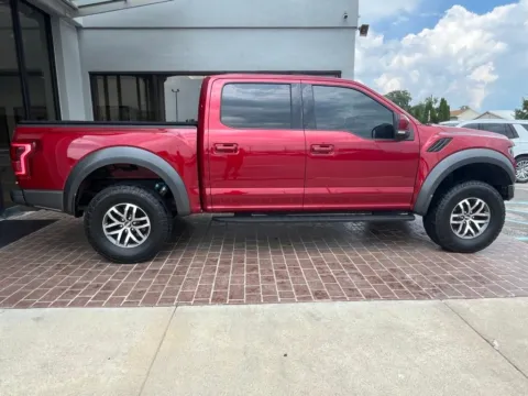 More photos of 2018 Ford F-150 Raptor at AutoGiant USA Fishers, IN