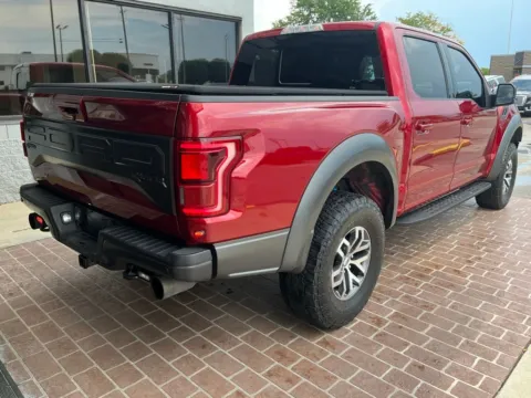 More photos of 2018 Ford F-150 Raptor at AutoGiant USA Fishers, IN