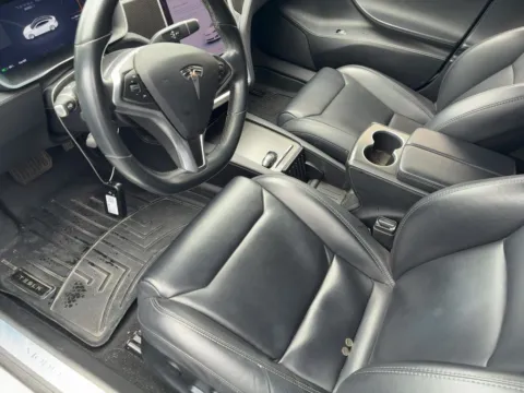 More photos of 2017 Tesla Model S 100D at AutoGiant USA Fishers, IN