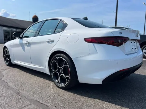 More photos of 2022 Alfa Romeo Giulia Veloce at AutoGiant USA Fishers, IN