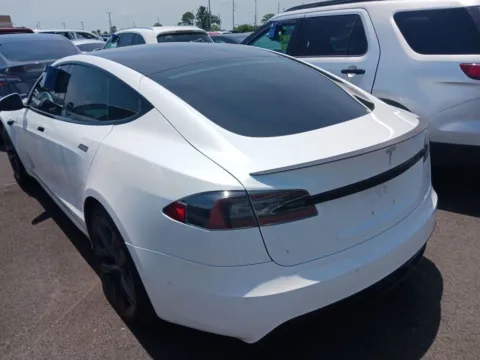 More photos of 2022 Tesla Model S Plaid at AutoGiant USA Fishers, IN