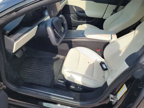 More photos of 2022 Tesla Model S Plaid at AutoGiant USA Fishers, IN