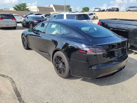 More photos of 2022 Tesla Model S Plaid at AutoGiant USA Fishers, IN