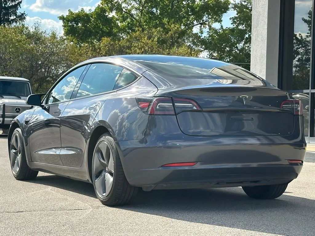 2023 Tesla Model 3 photo 3