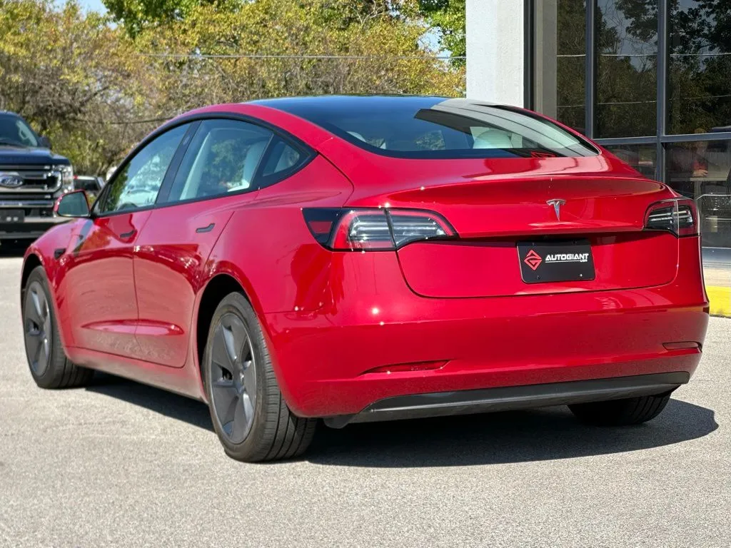 2023 Tesla Model 3 photo 3