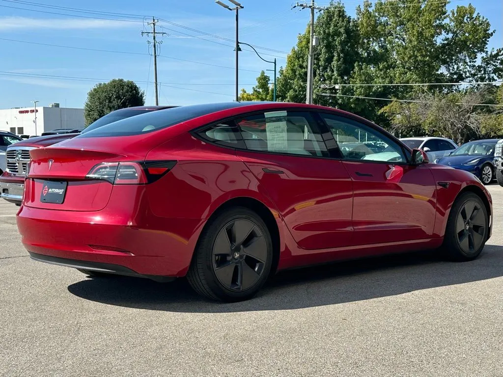 2023 Tesla Model 3 photo 4