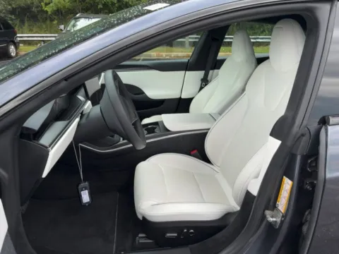 More photos of 2021 Tesla Model S Plaid at AutoGiant USA Fishers, IN