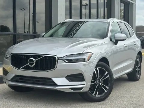 Silver 2019 Volvo XC60 T5 Momentum for sale in Fishers, IN