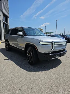 More photos of 2023 Rivian R1S Adventure at AutoGiant USA Fishers, IN