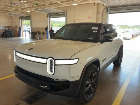 White 2022 Rivian R1S Adventure for sale in Fishers, IN