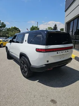 More photos of 2022 Rivian R1S Adventure at AutoGiant USA Fishers, IN