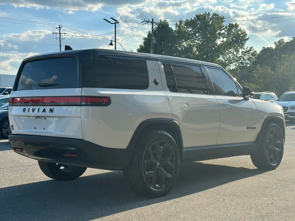 2022 Rivian R1S Adventure photo 3
