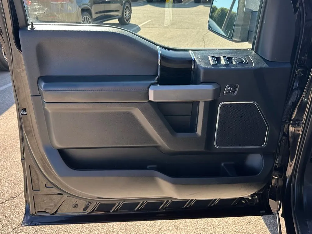2019 Ford F-150 Platinum photo 3